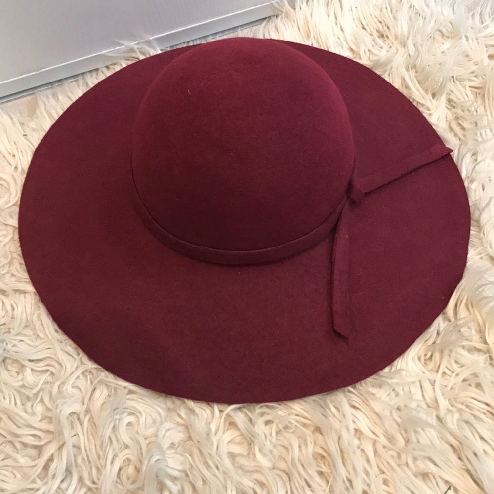 Oxblood color floppy hat!